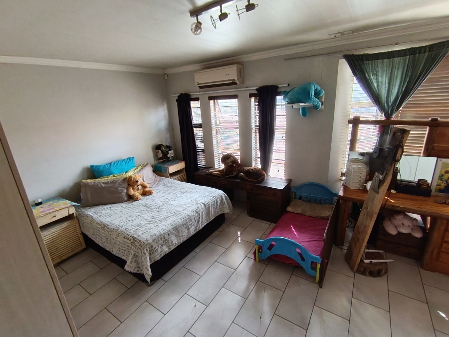 2 Bedroom Property for Sale in Waterval East North West